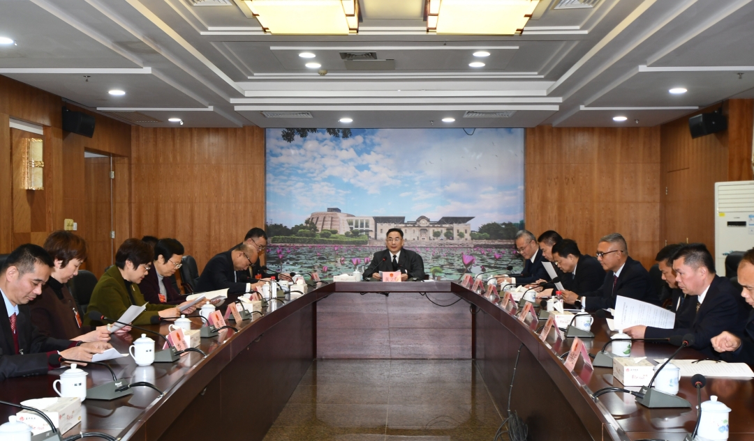 梅州市八届人大五次会议议案审查委员会举行第一次会议