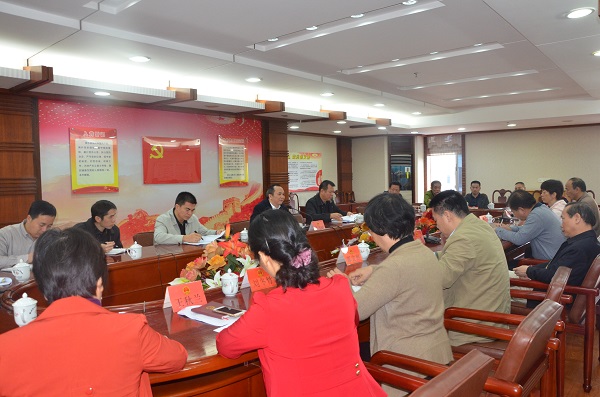 市人大常委会秘书长潘小韬为机关全体党员上党课