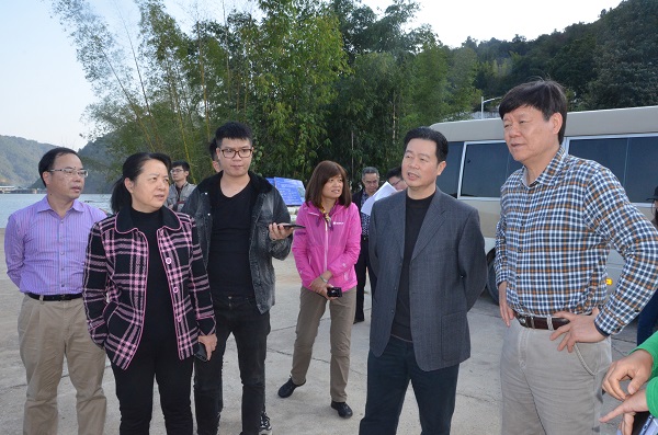 省人大常委会委员、省人大环资委主任委员苏一凡率南粤环保世纪行采访组一行来梅，开展韩江水环境保护宣传活动。