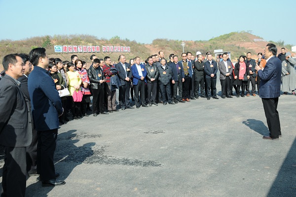 人大代表参观江南新城道路管廓建设