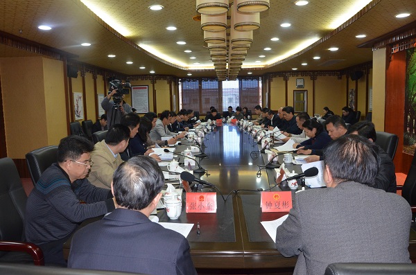 听取对政府工作报告的意见建议