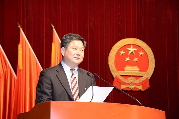 方利旭作政府工作报告