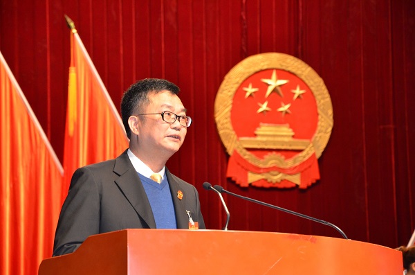 刘思彬作法院工作报告