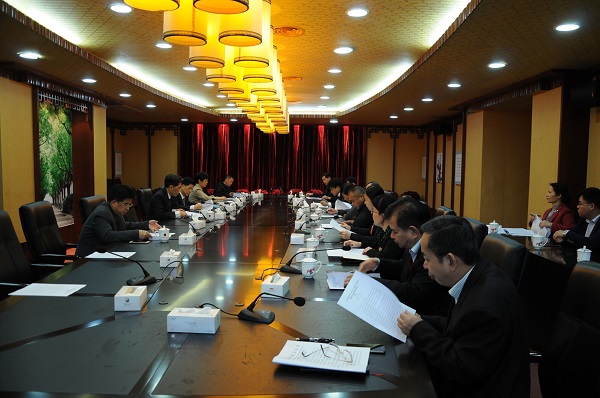 议案审查委员会举行第二次会议