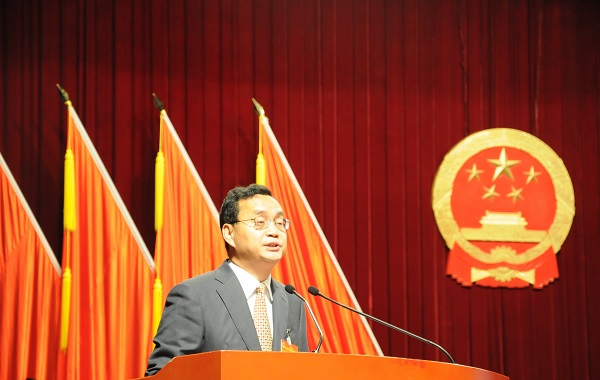 张爱军作政府工作报告