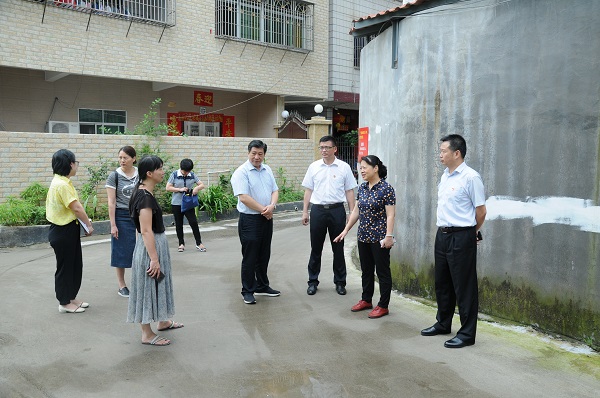 蓝伟东到梅江区西郊街道调研督导创文工作