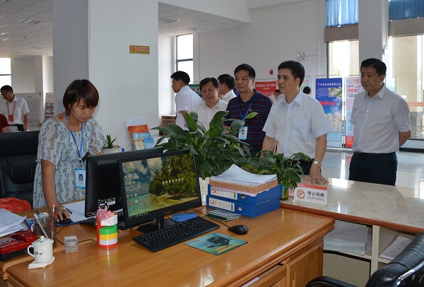 市人大常委会组织调研我市就业和再就业工作情况（二）