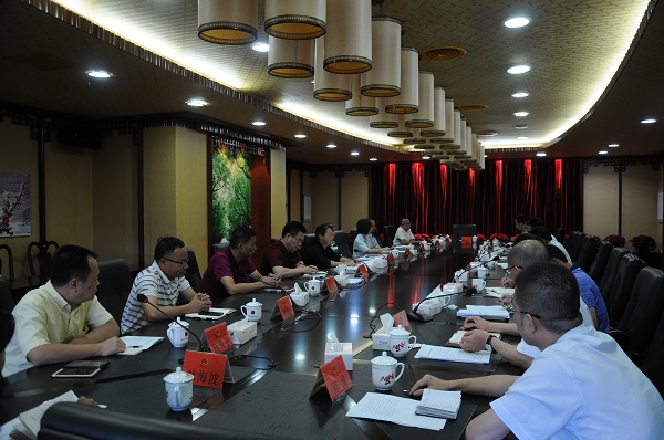 市人大常委会组织召开人大代表涉农金融问策交流座谈会