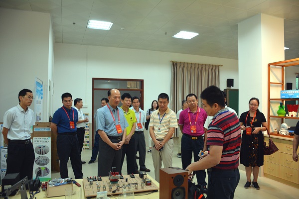 市人大常委会视察我市示范性高中教育教学工作情况（二）