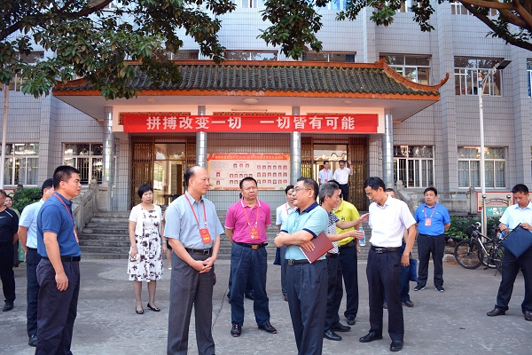 市人大常委会视察我市示范性高中教育教学工作情况（三）