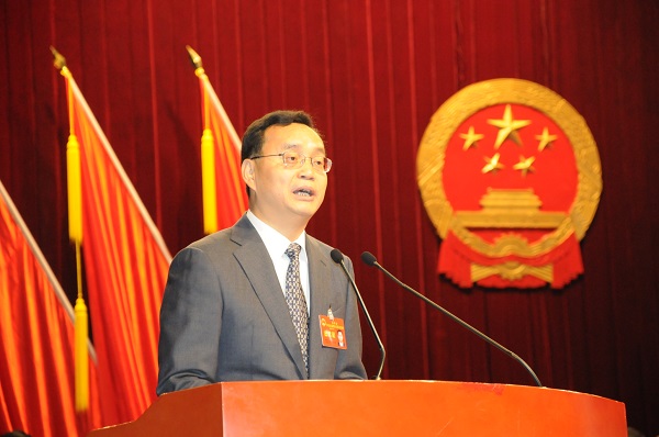 张爱军作政府工作报告