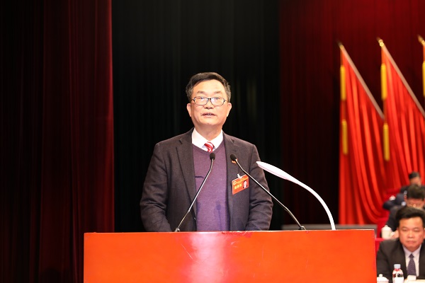 刘思彬作法院工作报告