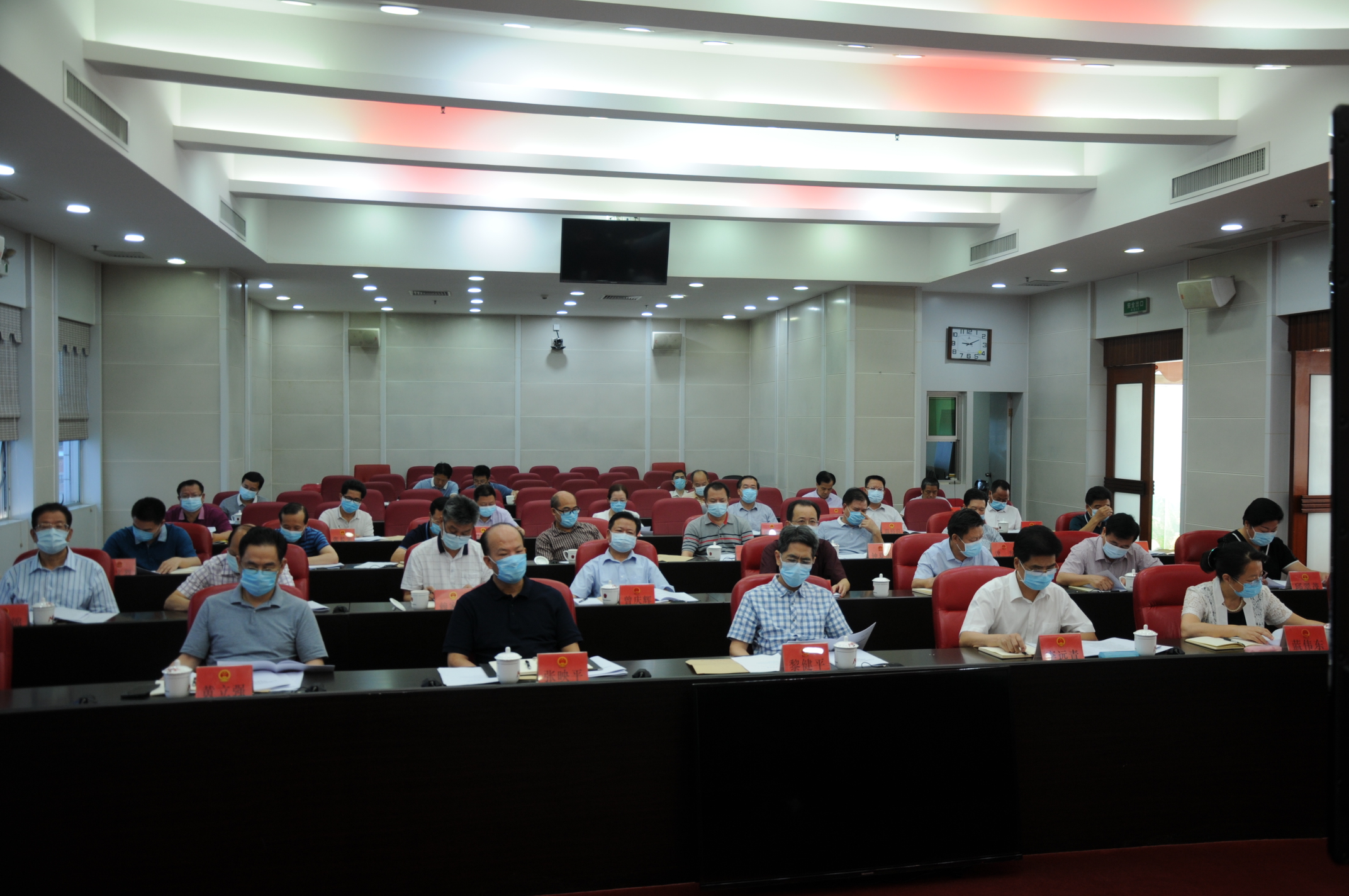 省人大常委会召开深入贯彻落实省委人大工作会议精神交流会（一）