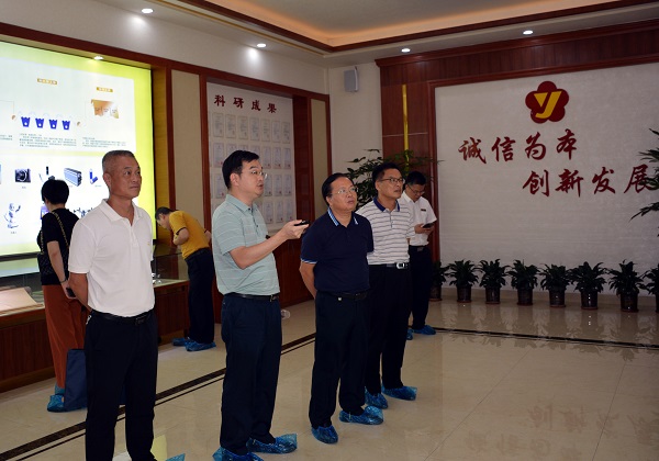 市七届人大财政经济委员会举行第四次全体会议（三）