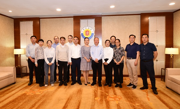 湖北省荆州市人大常委会副主任段昌奉会见梅州支援荆州疫情防控医疗队队员代表（一）
