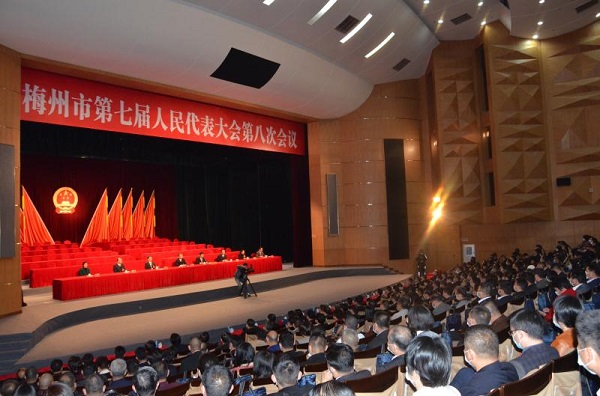 市七届人大八次会议 举行预备会议