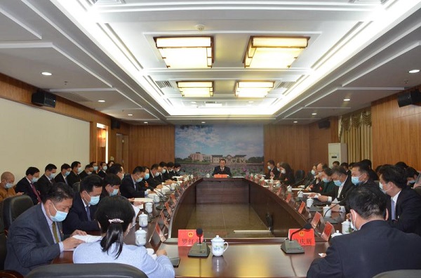 市七届人大八次会议主席团举行第一次会议