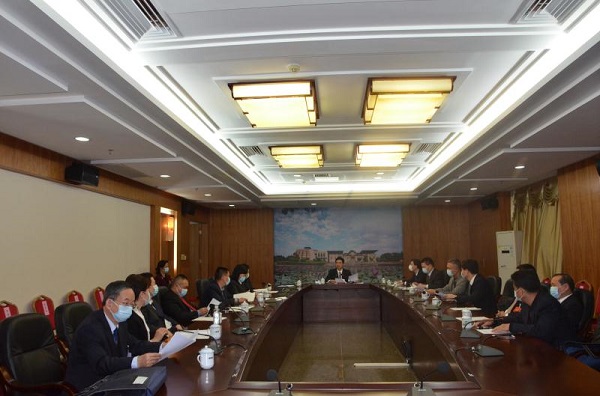 市七届人大八次会议主席团举行第一次会议