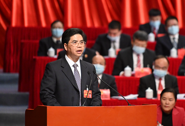 李远青副主任作市人大常委会工作报告