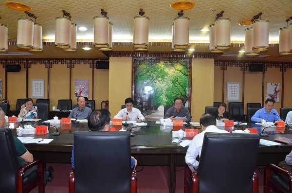 市人大常委会召开党组理论学习中心组学习会和党组（扩大）会议