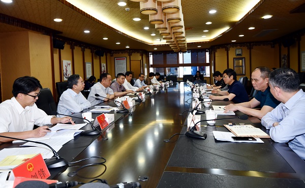 赣州市人大常委会考察组来梅考察围龙屋保护利用工作（一）