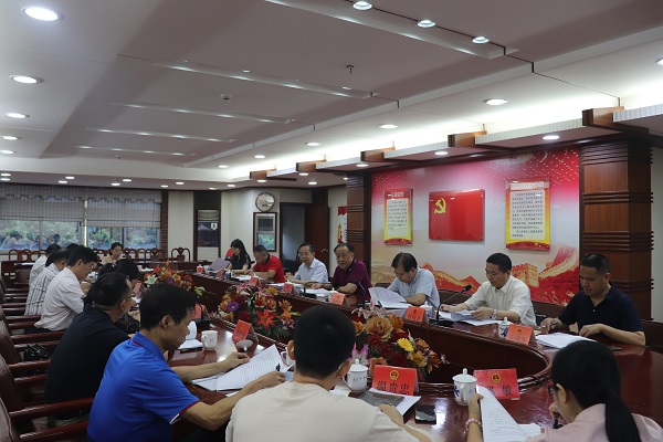 市人大常委会召开《梅州市农村生活垃圾管理条例（草案修改二稿）》表决前评估会
