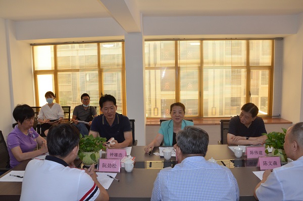 蓝伟东到挂点服务的梅州市蕉岭商会走访调研