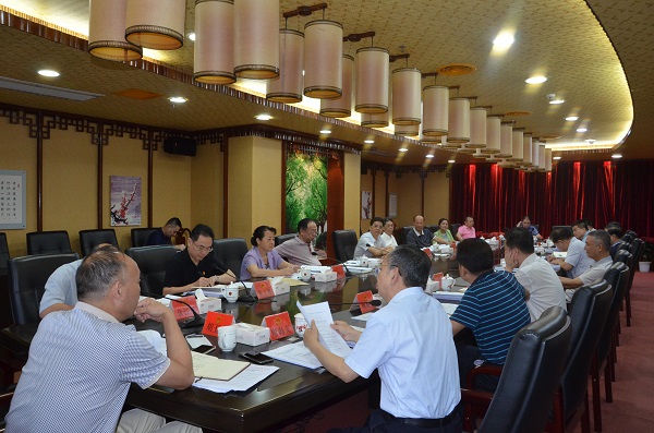 市人大常委会召开党组理论学习中心组学习会和党组会议