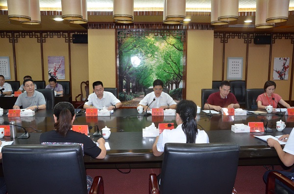 市人大常委会组织在梅全国、省人大代表开展集中考察调研（一）