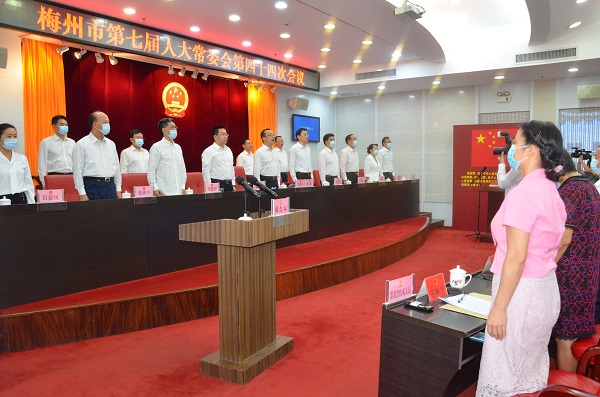 陈敏主持召开市七届人大常委会第四十四次会议