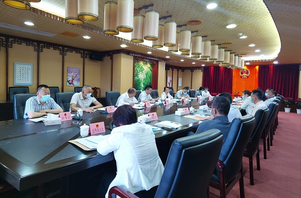 市八届人大社会建设委员会举行第一次全体会议
