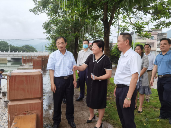 刘锐清到丰顺走访联系市人大代表、村（社区）干部