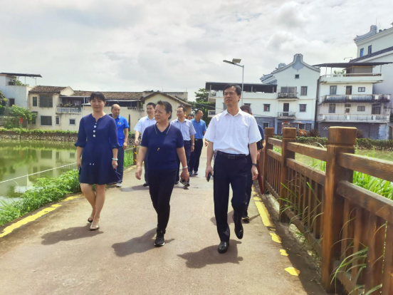 蓝伟东到梅江区督导全国文明城市创建工作