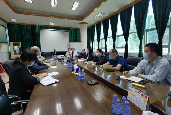 蓝伟东到挂点联系服务的企业和重点项目调研