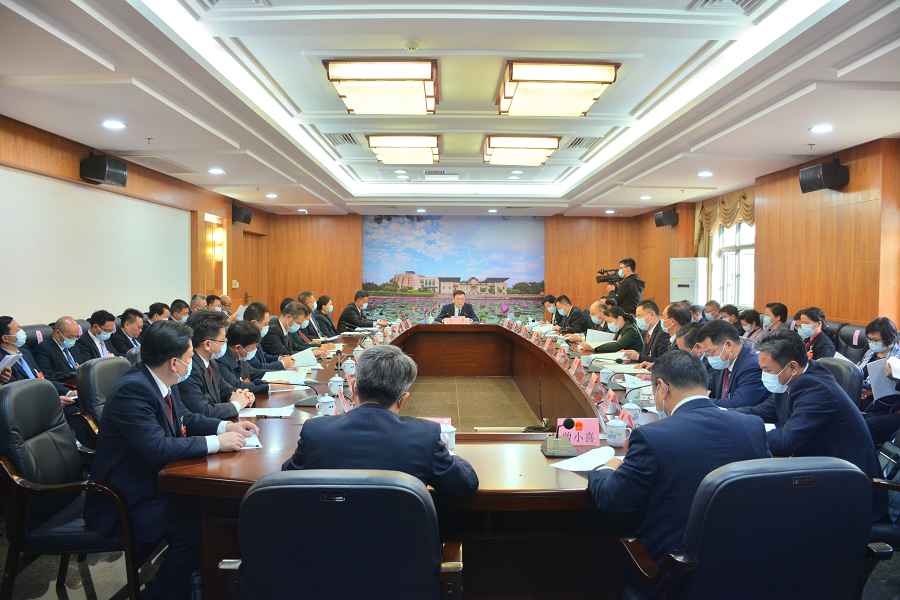 市人大会议主席团举行第一次会议