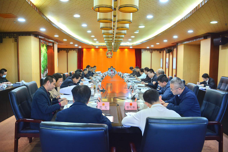 市八届人大常委会召开第25次主任会议