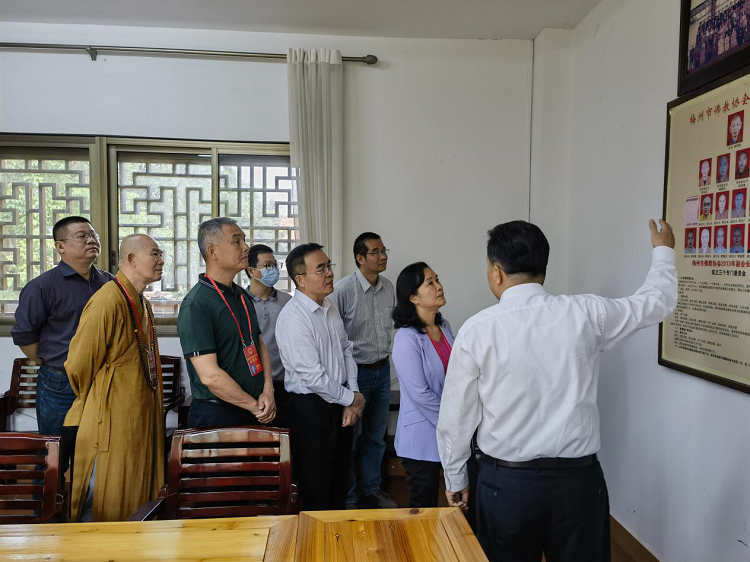 市人大常委会组织视察我市宗教团体建设和管理工作情况