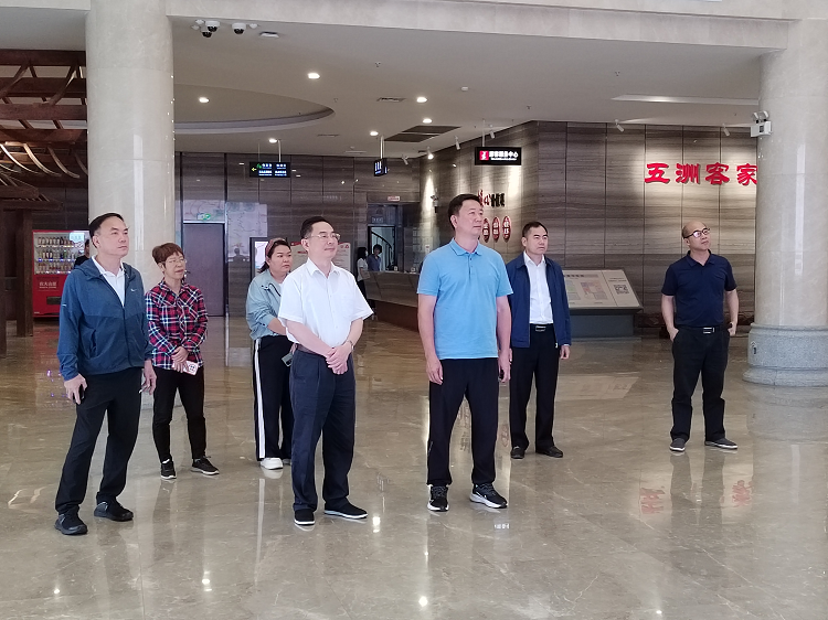 湛江市人大常委会考察组来梅考察