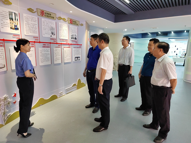 市人大常委会检查规范性文件备案审查工作