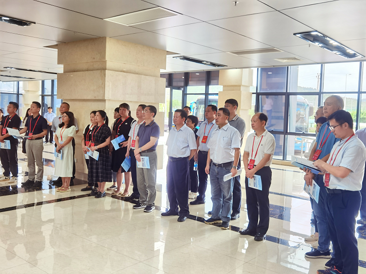 市人大常委会组织在梅全国、省人大代表开展专题调研