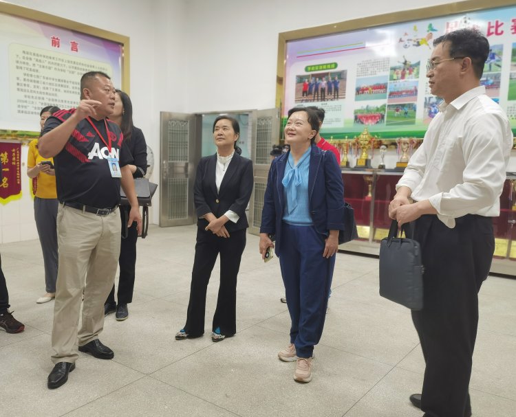 省人大常委会法工委调研组来梅调研青少年足球发展促进立法工作