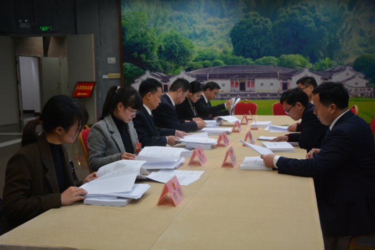 市八届人大财政经济委员会召开第十二次会议
