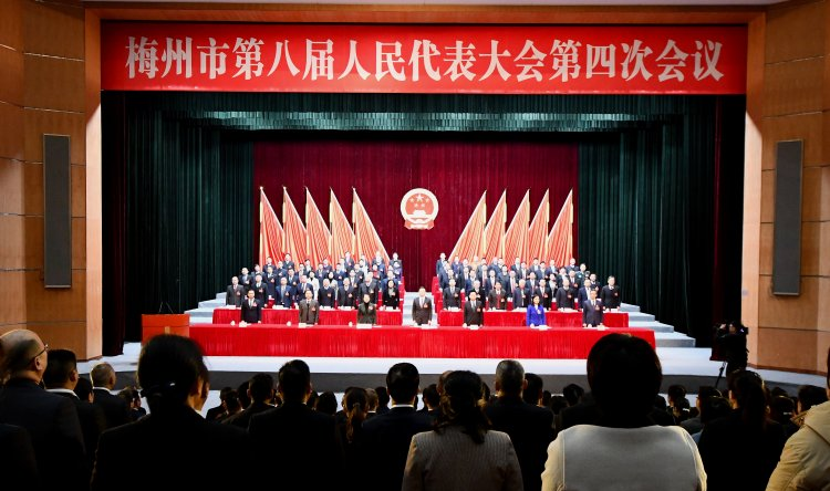 市八届人大四次会议开幕