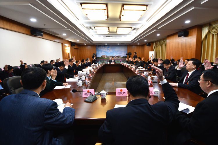 市八届人大四次会议主席团举行第二次会议