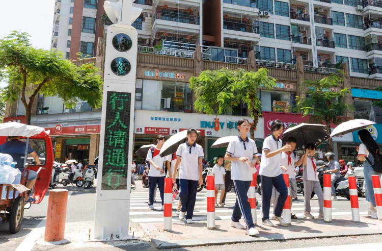 代表建议落地见效 学生出行更加安全