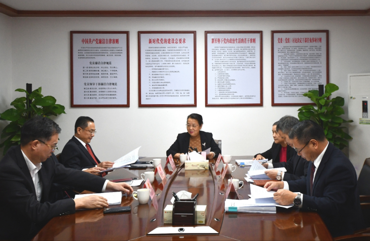 市八届人大常委会召开第54次主任会议