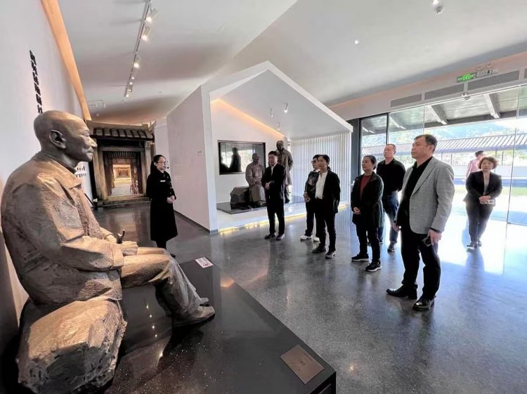 加强交流互鉴 共同推动发展